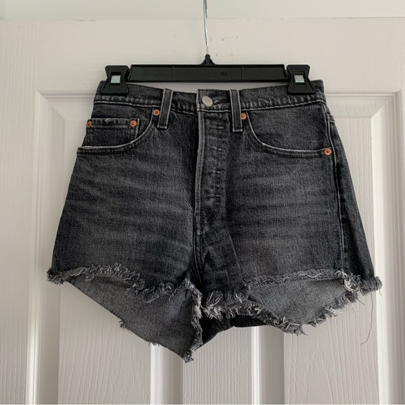 LEVI'S BLACK SHORT - Picture 1 of 2